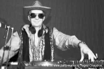 081129_067_disco_classics_partymania