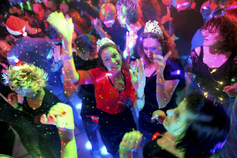 Disco-Train X-MAS DISCO & CLASSICS PARTY Disco & Classics Party in kerstfeer bij Dekker Sport & Party " Dekker Sport & Party  Warmond / Disco-Train Evenementen Foto: René Pieterse