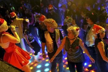 Disco-Train X-MAS DISCO & CLASSICS PARTY Disco & Classics Party in kerstfeer bij Dekker Sport & Party " Dekker Sport & Party Warmond / Disco-Train Evenementen Foto: René Pieterse