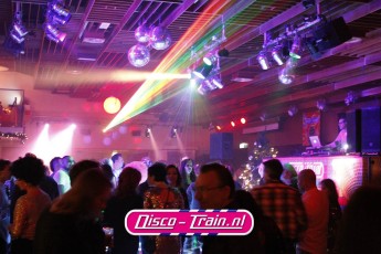 DISCO-TRAIN X-MAS DISCO & CLASSICS PARTY in kerstfeer bij Dekker Sport & Party Warmond / Disco-Train Evenementen Foto: Marcel Verheggen