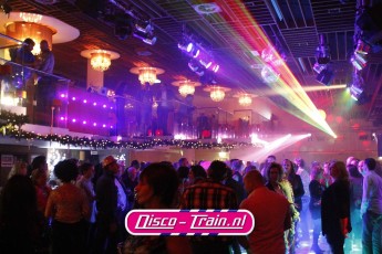 DISCO-TRAIN X-MAS DISCO & CLASSICS PARTY in kerstfeer bij Dekker Sport & Party Warmond / Disco-Train Evenementen Foto: Marcel Verheggen