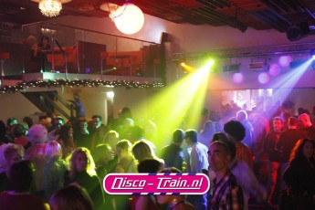 DISCO-TRAIN X-MAS DISCO & CLASSICS PARTY in kerstfeer bij Dekker Sport & Party Warmond / Disco-Train Evenementen Foto: Marcel Verheggen