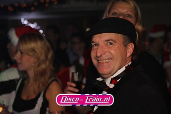 DISCO-TRAIN X-MAS DISCO & CLASSICS PARTY in kerstfeer bij Dekker Sport & Party Warmond / Disco-Train Evenementen Foto: Marcel Verheggen