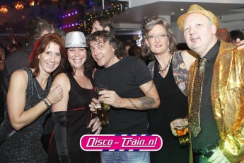 DISCO-TRAIN X-MAS DISCO & CLASSICS PARTY in kerstfeer bij Dekker Sport & Party Warmond / Disco-Train Evenementen Foto: Marcel Verheggen