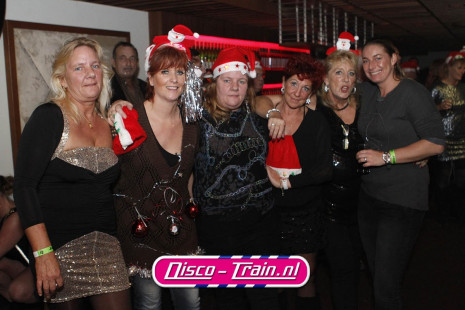 DISCO-TRAIN X-MAS DISCO & CLASSICS PARTY in kerstfeer bij Dekker Sport & Party  Warmond / Disco-Train Evenementen Foto: Marcel Verheggen