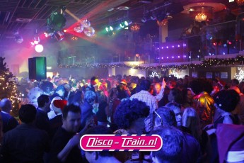 DISCO-TRAIN X-MAS DISCO & CLASSICS PARTY in kerstfeer bij Dekker Sport & Party Warmond / Disco-Train Evenementen Foto: Marcel Verheggen