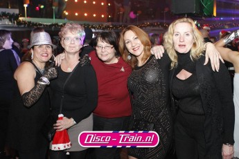 DISCO-TRAIN X-MAS DISCO & CLASSICS PARTY in kerstfeer bij Dekker Sport & Party Warmond / Disco-Train Evenementen Foto: Marcel Verheggen