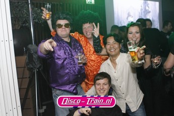 DISCO-TRAIN X-MAS DISCO & CLASSICS PARTY in kerstfeer bij Dekker Sport & Party Warmond / Disco-Train Evenementen Foto: Marcel Verheggen