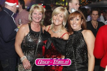 DISCO-TRAIN X-MAS DISCO & CLASSICS PARTY in kerstfeer bij Dekker Sport & Party Warmond / Disco-Train Evenementen Foto: Marcel Verheggen