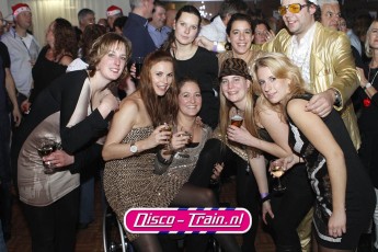 DISCO-TRAIN X-MAS DISCO & CLASSICS PARTY in kerstfeer bij Dekker Sport & Party Warmond / Disco-Train Evenementen Foto: Marcel Verheggen