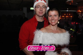 DISCO-TRAIN X-MAS DISCO & CLASSICS PARTY in kerstfeer bij Dekker Sport & Party Warmond / Disco-Train Evenementen Foto: Marcel Verheggen