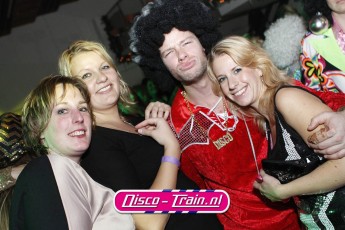 DISCO-TRAIN X-MAS DISCO & CLASSICS PARTY in kerstfeer bij Dekker Sport & Party Warmond / Disco-Train Evenementen Foto: Marcel Verheggen