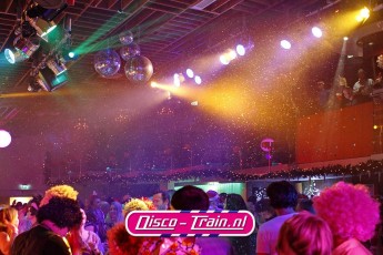 DISCO-TRAIN X-MAS DISCO & CLASSICS PARTY in kerstfeer bij Dekker Sport & Party Warmond / Disco-Train Evenementen Foto: Marcel Verheggen