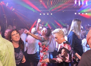 Amstelveen Disco Train Johan Club NovelleE.J.Bruinekool Fotografie Hilversum Copyright naamsvermelding verplicht lid NVJ. Berlagelaan 62, 1222JZ, Hilversum, Nederland, tel. 31(0)356850950, fax. 31 356479199
