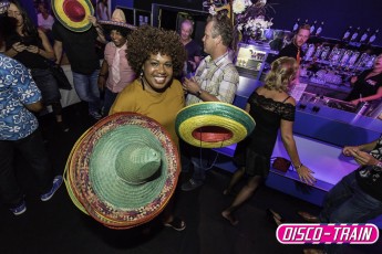 Disco-Train-Backstage-03-09-2016-5910-1klt