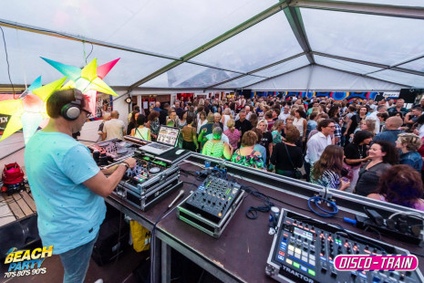 20190713-DiscoTrain-Strandtent14-708090s-party-3034-1klb
