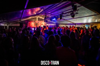 20220827-Par-pa-fotografie-Disco_Train-708090-XL-Strandtent14-3256-1kl