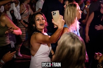 20220827-Par-pa-fotografie-Disco_Train-708090-XL-Strandtent14-3864-1kl