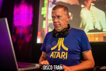 20221029-Par-pa-fotografie-Disco-Train-Bibelot-708090party-3143-1kl
