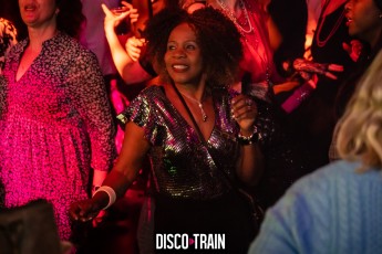 2022014-Par-pa-fotografie-Disco-Train-Bibelot-708090s-1568-1kl