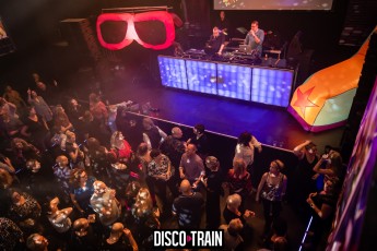 2022014-Par-pa-fotografie-Disco-Train-Bibelot-708090s-1608-1kl