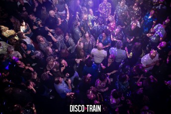 2022014-Par-pa-fotografie-Disco-Train-Bibelot-708090s-1617-1kl