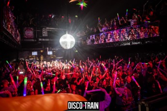 2022014-Par-pa-fotografie-Disco-Train-Bibelot-708090s-1737-1kl