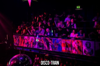 2022014-Par-pa-fotografie-Disco-Train-Bibelot-708090s-1885-1kl