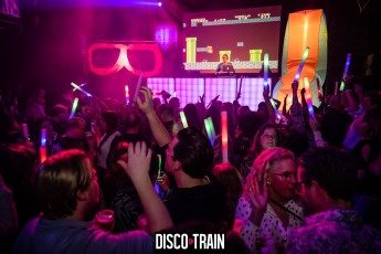 2022014-Par-pa-fotografie-Disco-Train-Bibelot-708090s-1888-1kl