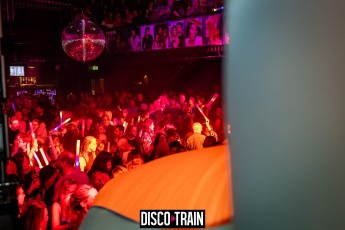 2022014-Par-pa-fotografie-Disco-Train-Bibelot-708090s-1966-1kl