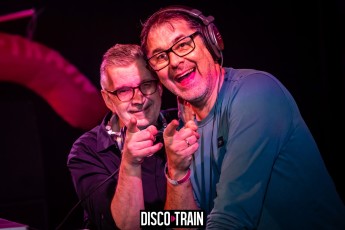 2022014-Par-pa-fotografie-Disco-Train-Bibelot-708090s-2011-1kl