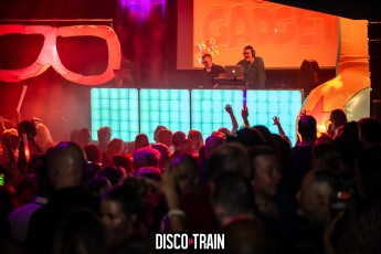 2022014-Par-pa-fotografie-Disco-Train-Bibelot-708090s-2274-1kl
