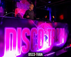 20230407-Par-pa-fotografie-TeaTimeFunk-Disco-Train-708090s-1428-1kl
