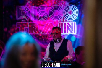 20230407-Par-pa-fotografie-TeaTimeFunk-Disco-Train-708090s-1510-1kl
