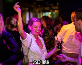 20230407-Par-pa-fotografie-TeaTimeFunk-Disco-Train-708090s-1719-1kl