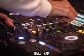 20230722-Par-pa-fotografie-Diaco-Train-BEachparty-Strandtent14-708090-9502-1kl