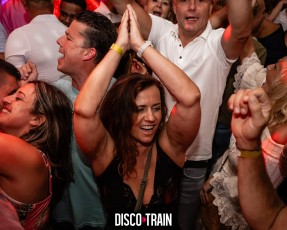 20230722-Par-pa-fotografie-Diaco-Train-BEachparty-Strandtent14-708090-9610-1kl