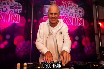 20230722-Par-pa-fotografie-Diaco-Train-BEachparty-Strandtent14-708090-9644-1kl